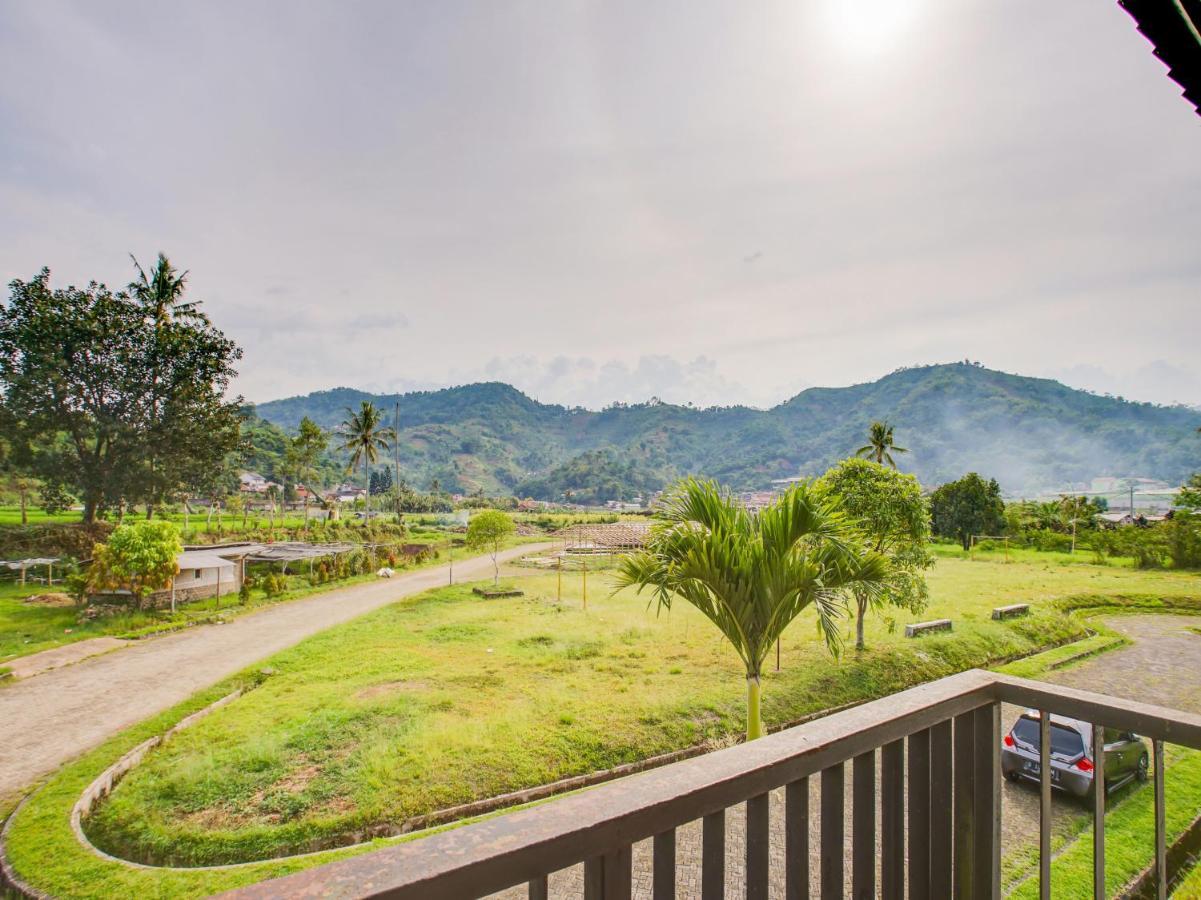 Oyo 3896 Villa Pesona Wisata Puncak Cianjur Eksteriør bilde
