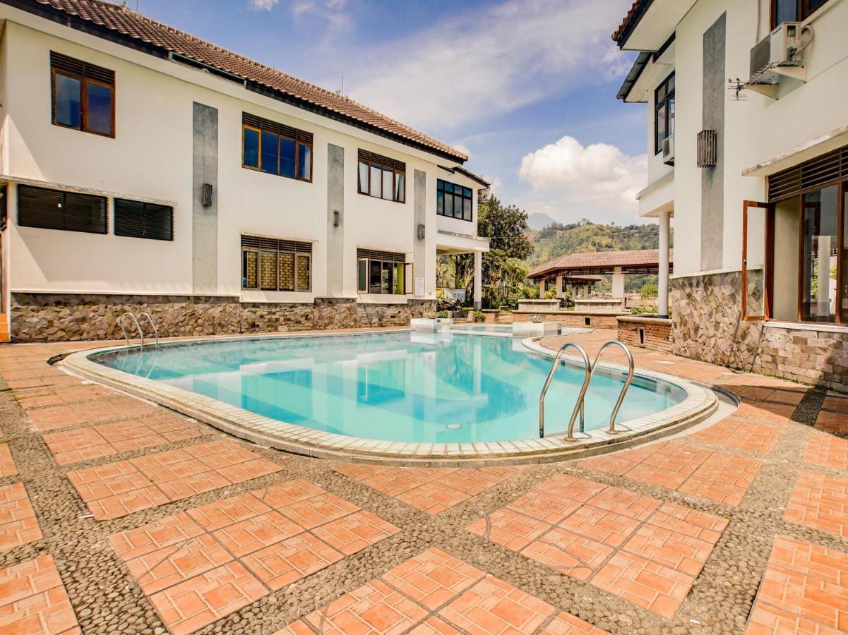 Oyo 3896 Villa Pesona Wisata Puncak Cianjur Eksteriør bilde